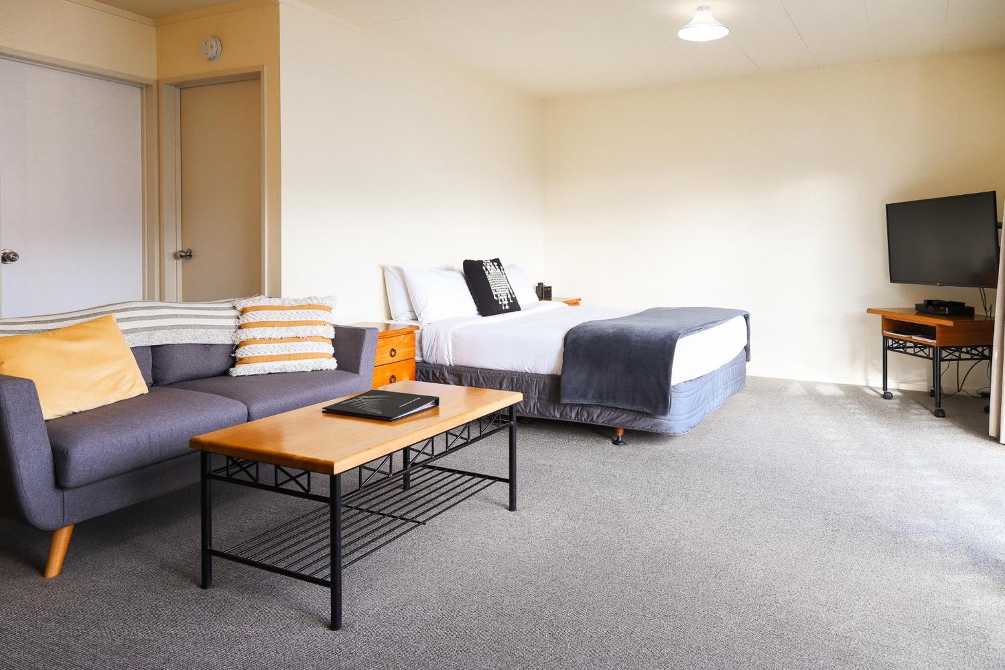 Ride Base Wanaka Apartments Buitenkant foto