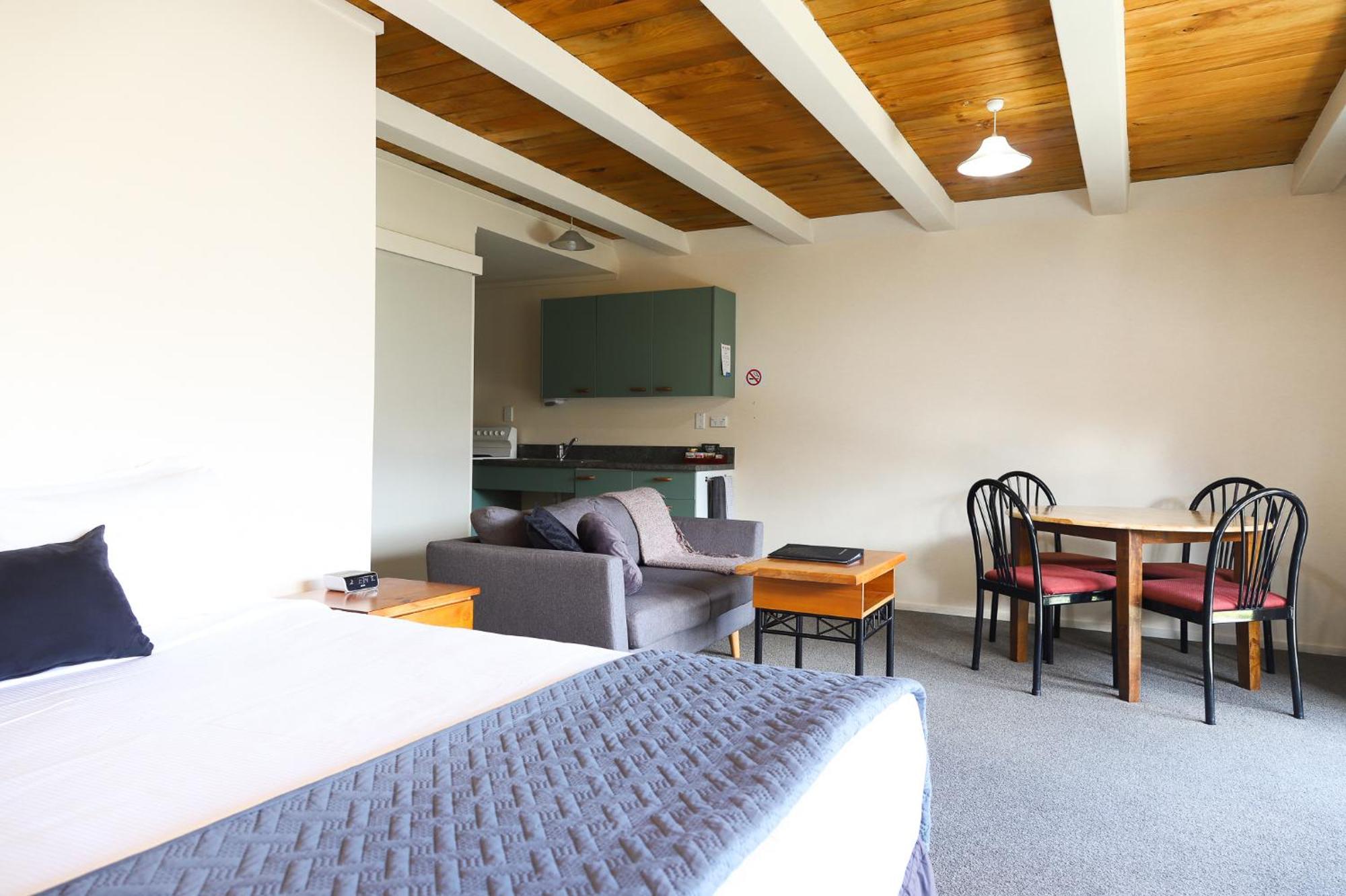 Ride Base Wanaka Apartments Buitenkant foto