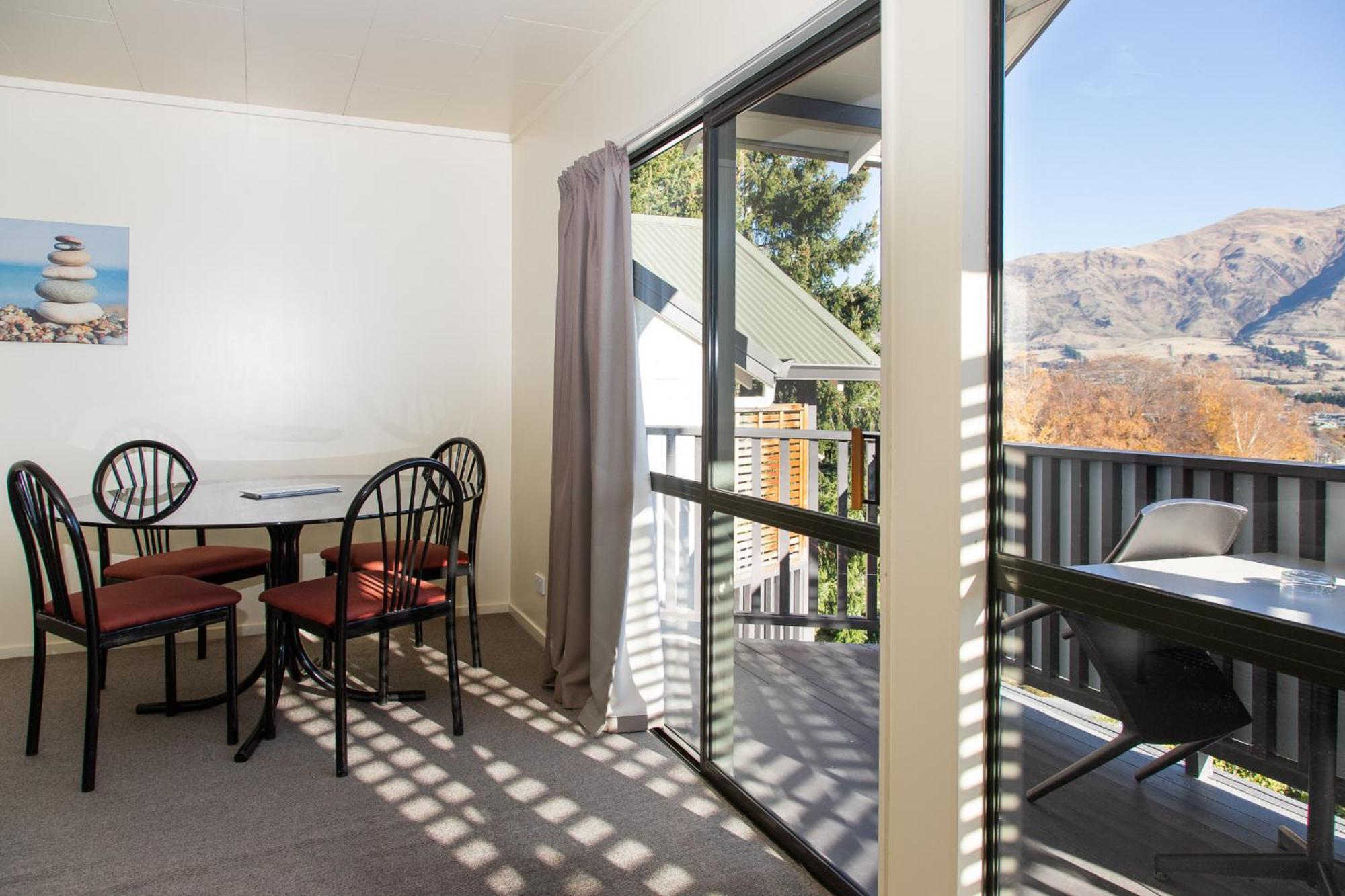 Ride Base Wanaka Apartments Buitenkant foto