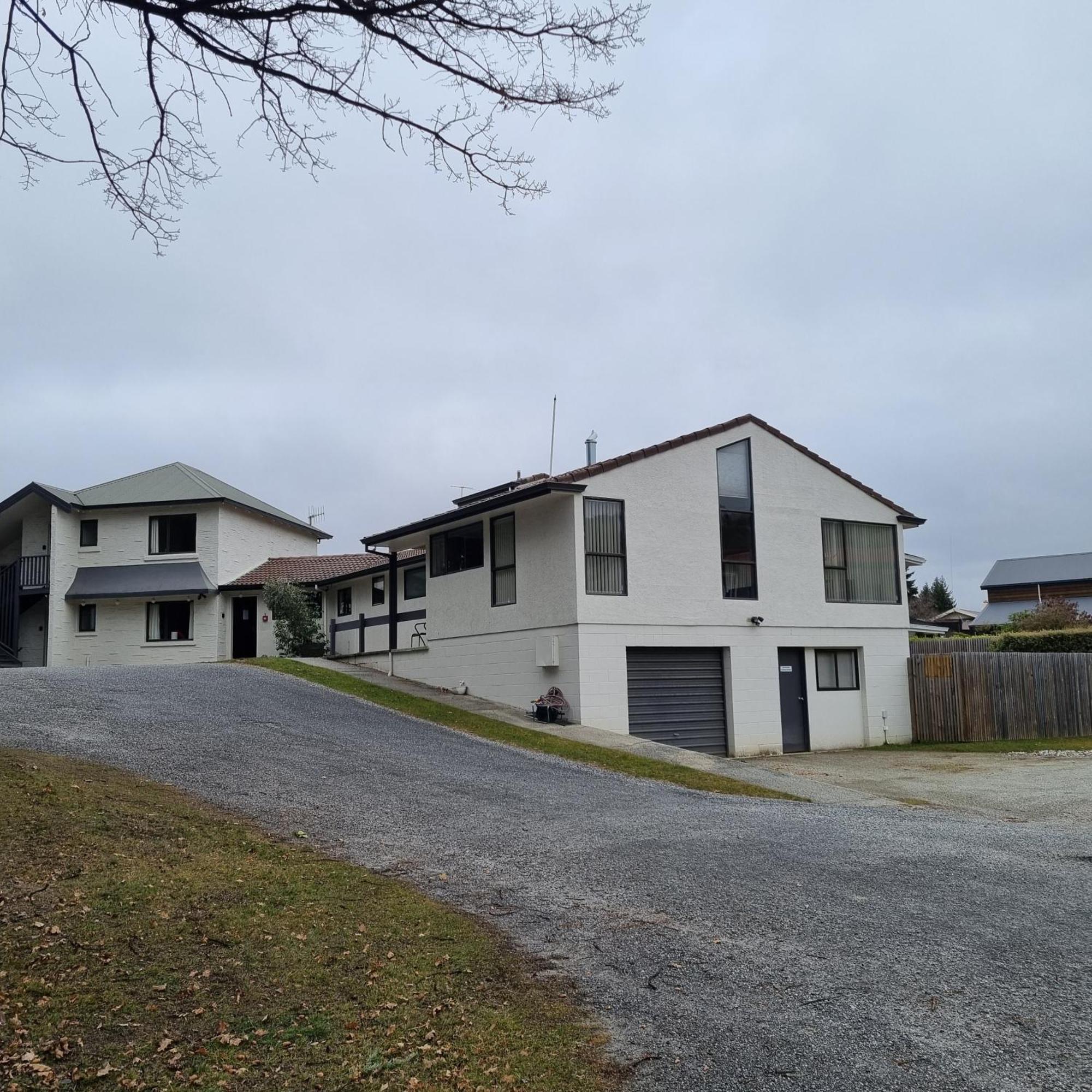 Ride Base Wanaka Apartments Buitenkant foto